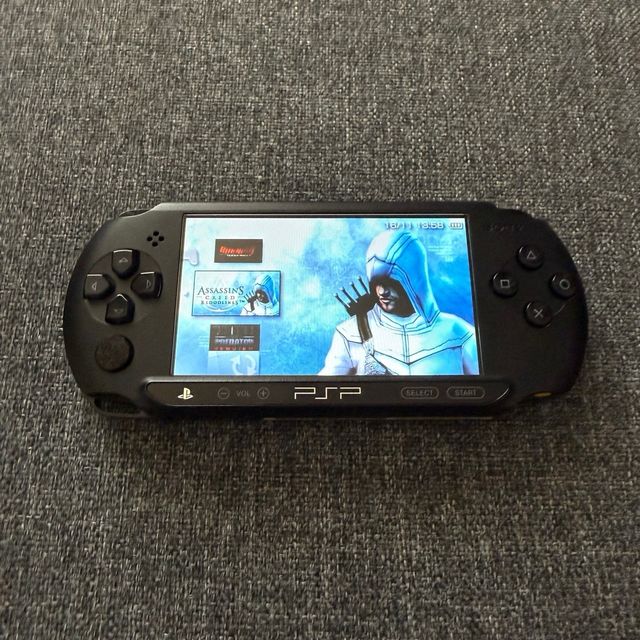 PSP Street E1000 Negra con Juegos