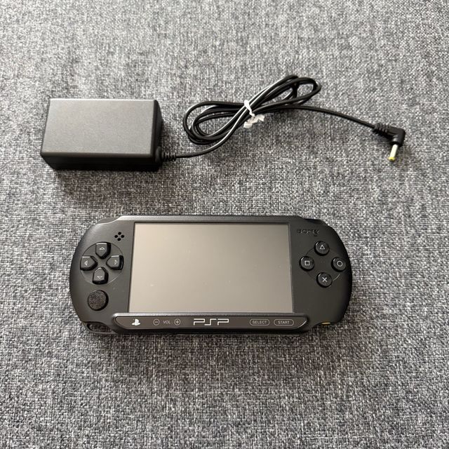 PSP Street E1000 Negra con Juegos