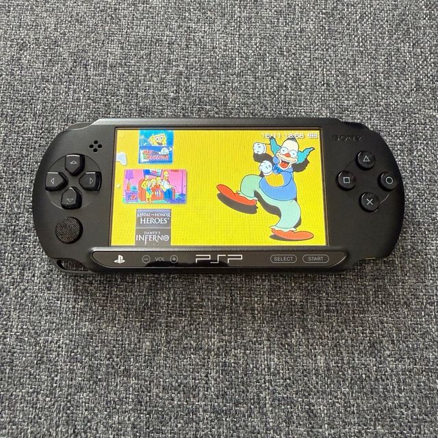 PSP Street E1000 Negra con Juegos