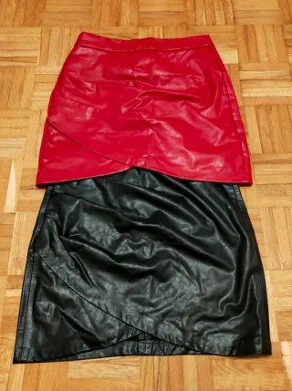 Minifalda roja y negra