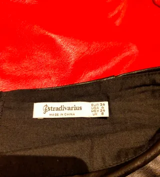 Minifalda roja y negra