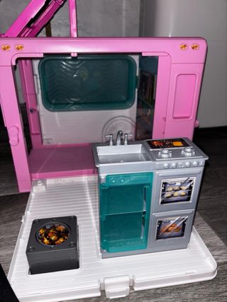 Set Barbie y Ken con caravana y descapotable