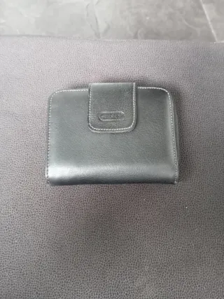 Monedero de piel negro nuevo