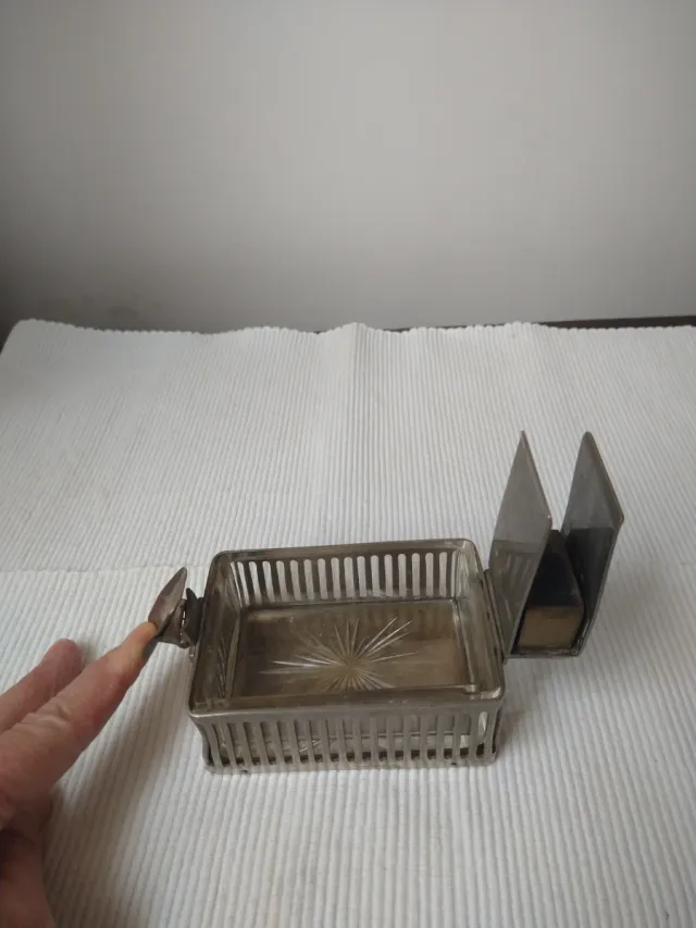 Cenicero antiguo con porta cerillas