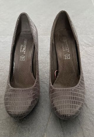 Zapatos de tacón piel gris talla 38