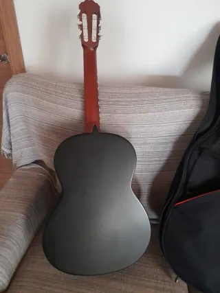 guitarra  + funda + banqueta pie