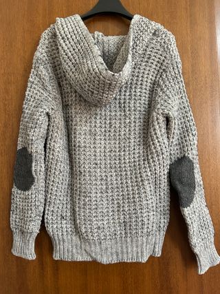 Cardigan maglia grossa con cappuccio e alamari