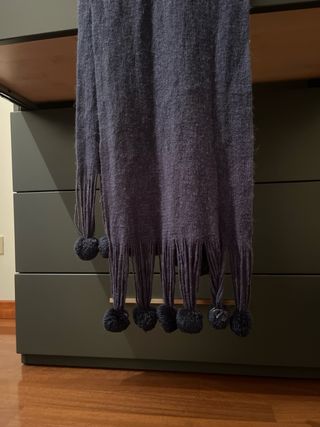 Sciarpa viola con pompon