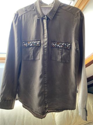 Camisa Pimkie oversize T.S verde militar. sedosa