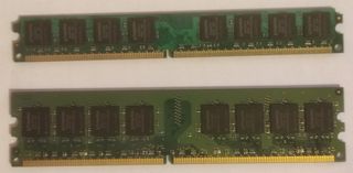 2 módulos Kingston KVR667D2N5/1G 1GB DDR2 RAM