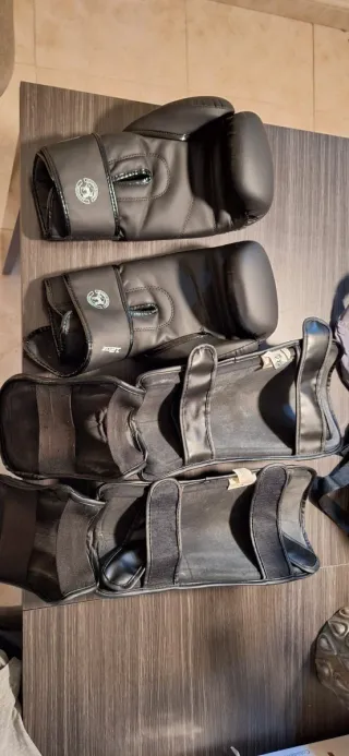 Guantes y espinilleras Venum Boxeo/Kickboxing