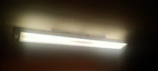 Lámpara fluorescente cocina metal y cristal