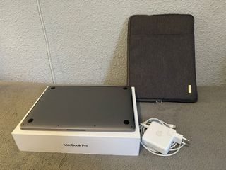 MacBook Pro 13 2019 4 Puertos
Gris Espacial