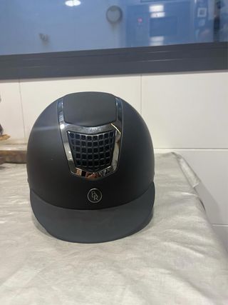 Casco equitación niños con muy poco uso.