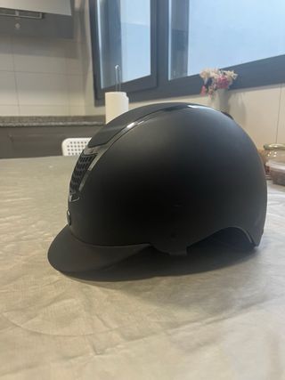 Casco equitación niños con muy poco uso.