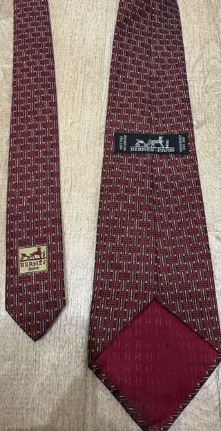 Corbata Hermès 100% Seda color Burdeos
