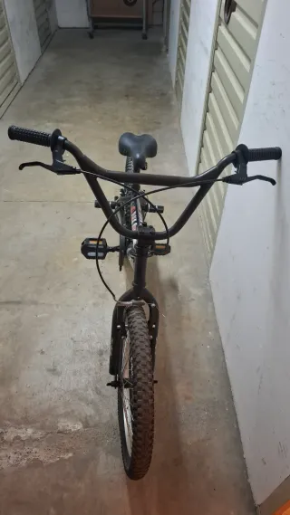 Bicicleta BMX Negra