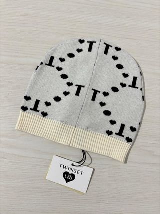Berretto Twinset Grigio con Cuori Neri