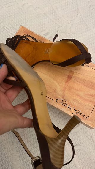 Sandalias de tacón de piel marrón