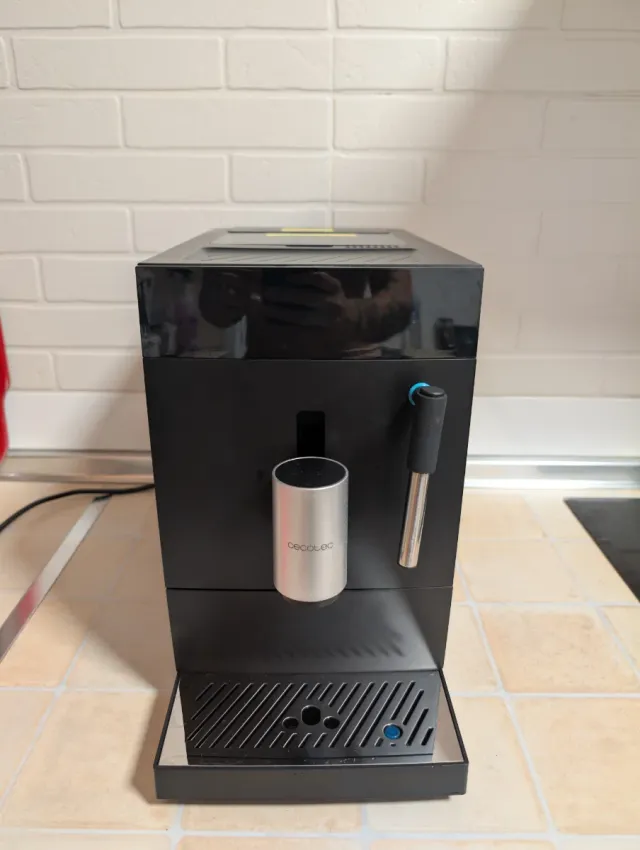 Cafetera Cecotec Compact Steam.