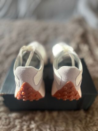 Zapatillas New Balance 327 Beige/Rosa talla 25.5cm