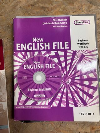 libro de Inglés English File nivel básico