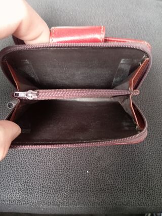 Monedero de piel rojo