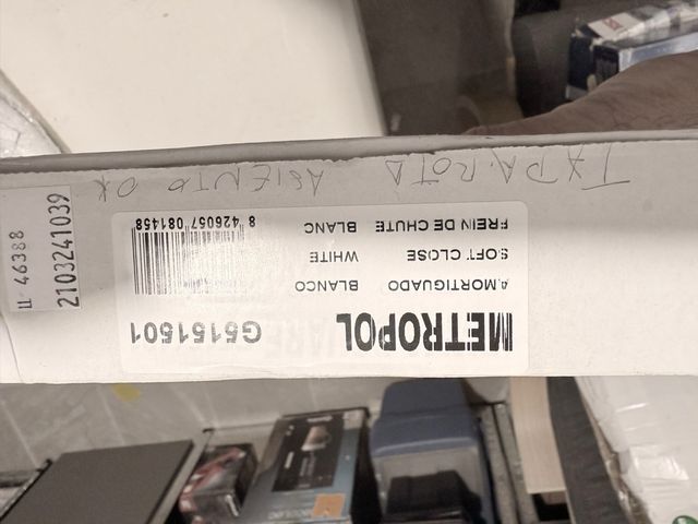 Asiento de inodoro blanco