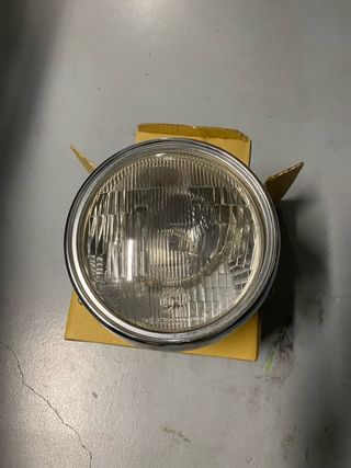 Óptica delantera moto, estaba montada en una re350
