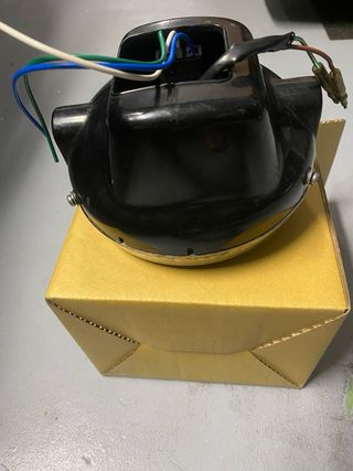 Óptica delantera moto, estaba montada en una re350
