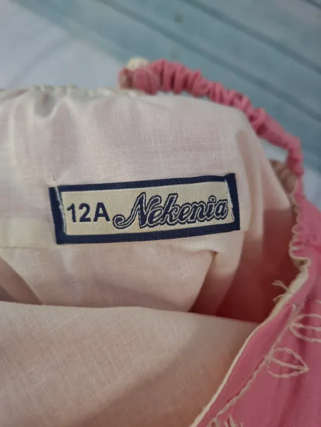 Vestido verano niña Nekenia rosa bordado