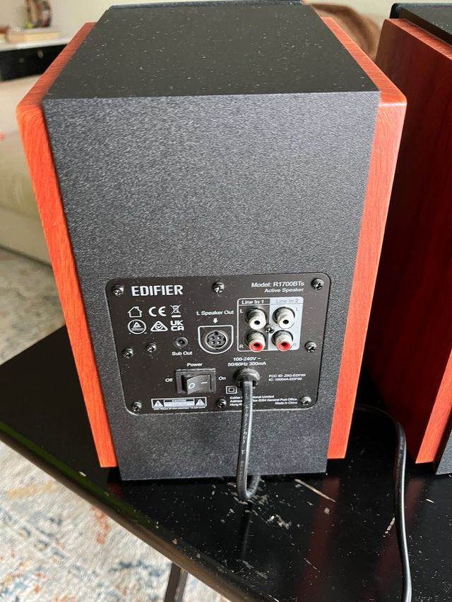 Altavoces Edifier R1700BTs Bluetooth