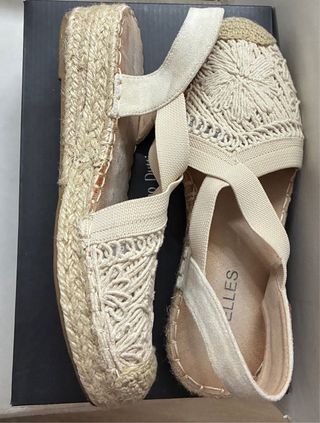 Preciosas alpargatas blancas talla 39