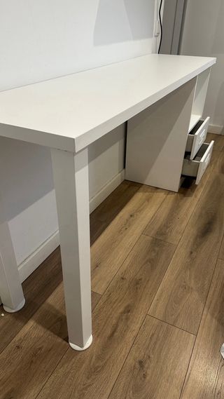 Escritorio Blanco con Cajones