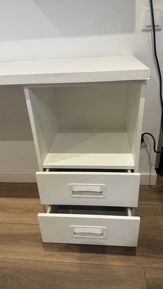 Escritorio Blanco con Cajones