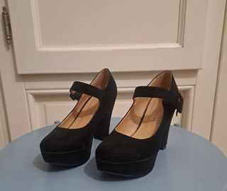 Zapatos de tacón negros de terciopelo
