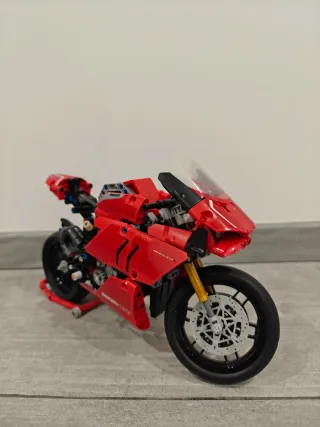 Lego Ducati Panigale V4R