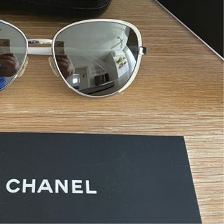 Gafas de Sol Chanel Camelia Gris/Blanco