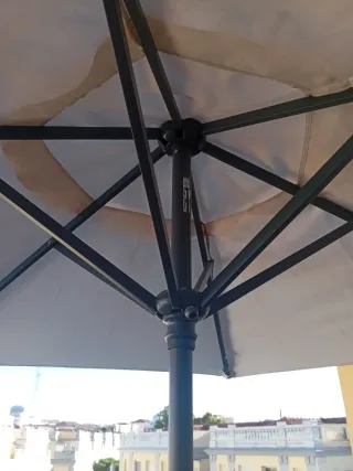 Sombrilla de jardín o terraza beige