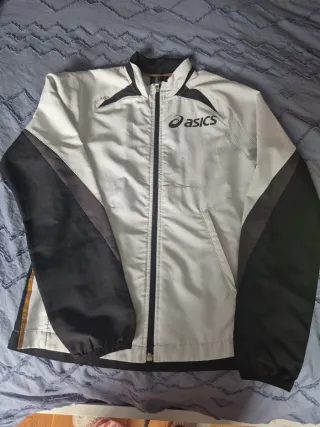 Chaqueta cortavientos Asics mujer
Talla S