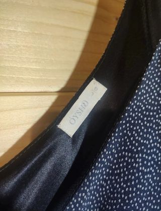 Vestido Oysho com bolinhas brancas