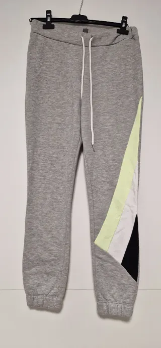 Pantalón de chándal gris con detalles