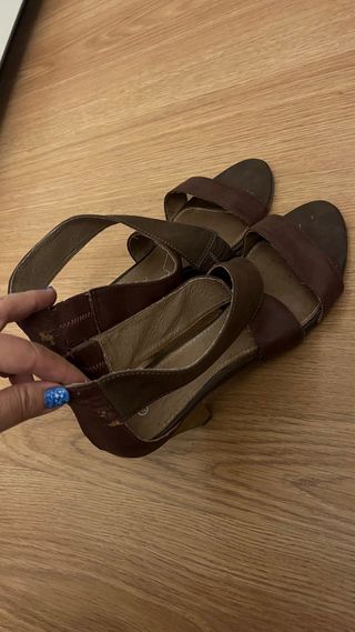 Sandalias de tacón marrones