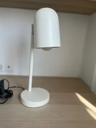 Lámpara de mesa blanca