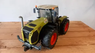 Trattore Bruder Claas