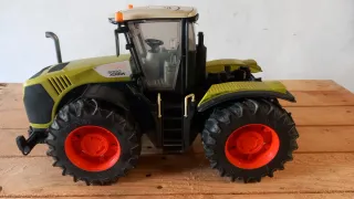 Trattore Bruder Claas