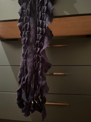 Sciarpa viola con lavorazione a nido d'ape