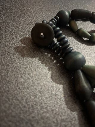 Collana con perle verdi e blu
