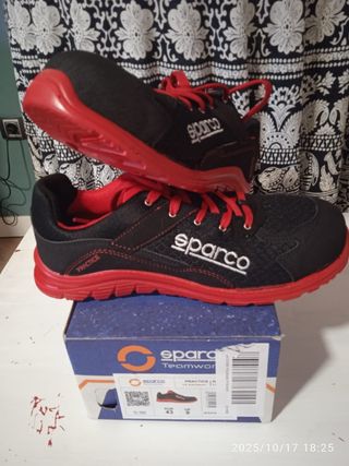 Zapatos Sparco Talla 43 Negros y Rojos