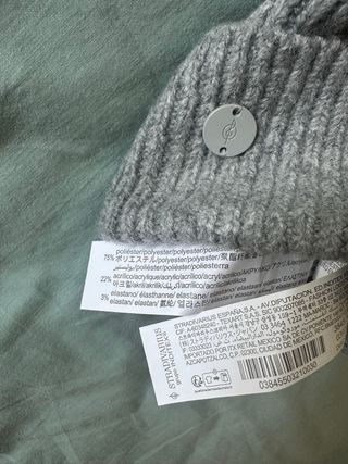 Cappelli invernali grigi e rosa